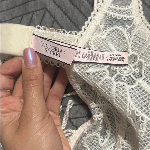 Victoria's Secret sheer lace bralette - Picture 3 of 4